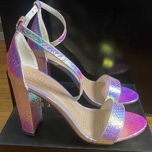 Size: 8.5
Color: Hologram
Style: Galang-hologram 
Wore once only for 3 hours